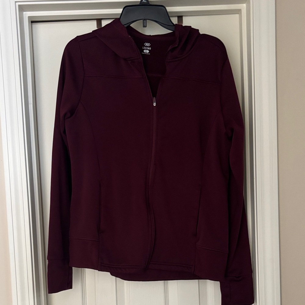 Leg3nd Women's Burgundy Zip-Up Hoodie size XL